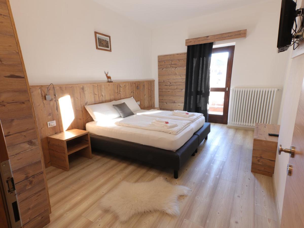 Hotel Alla Rocca Varena Eksteriør billede