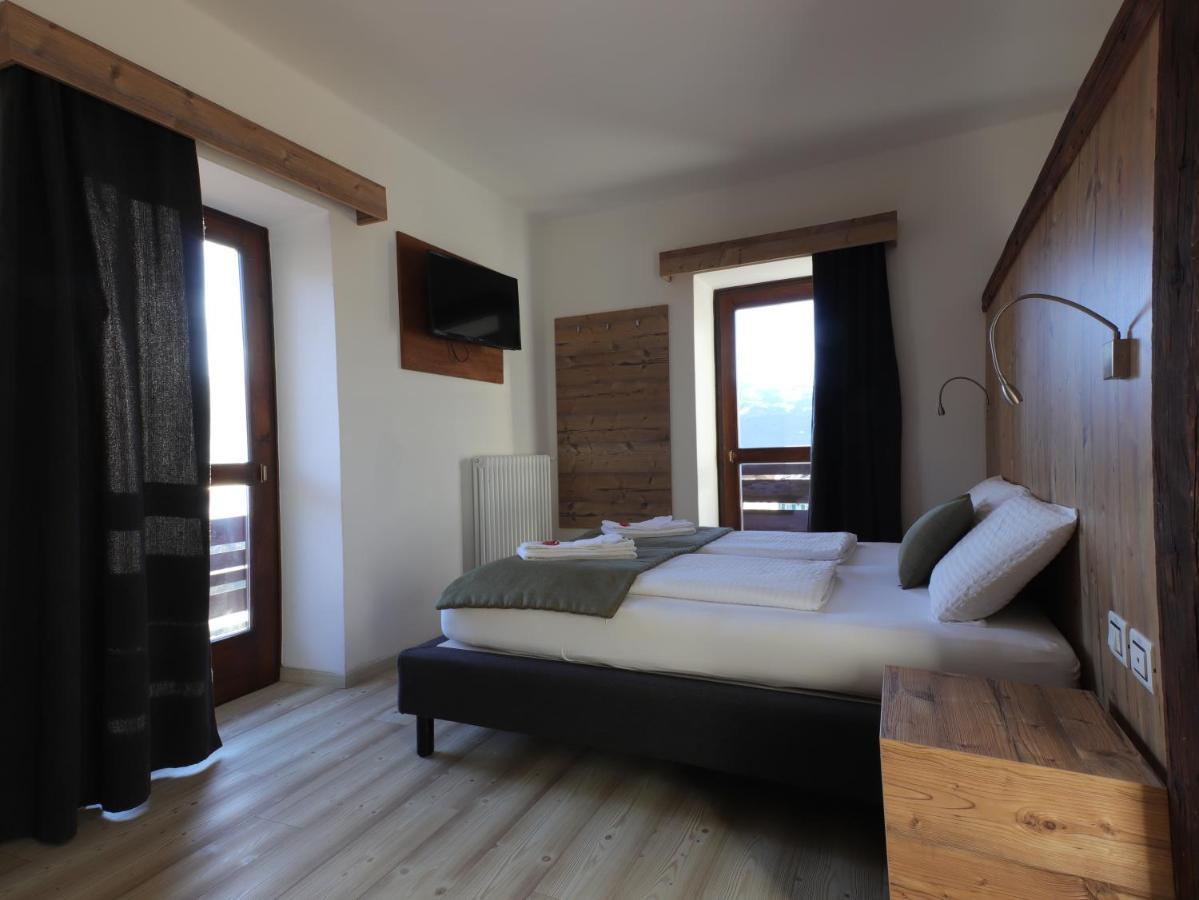Hotel Alla Rocca Varena Eksteriør billede