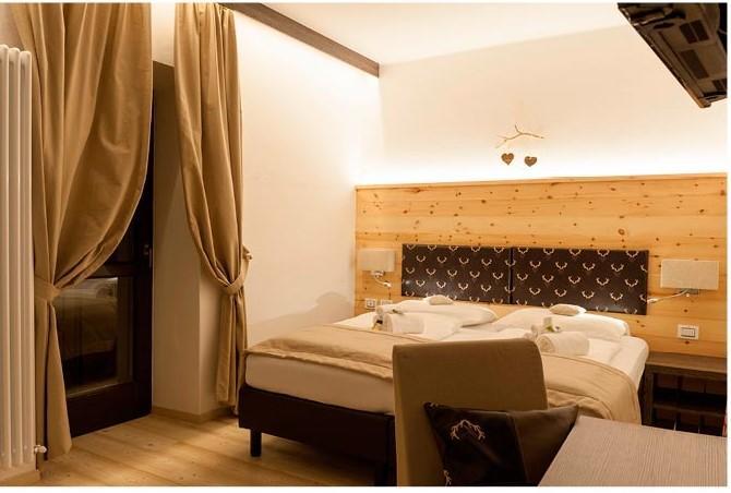 Hotel Alla Rocca Varena Eksteriør billede