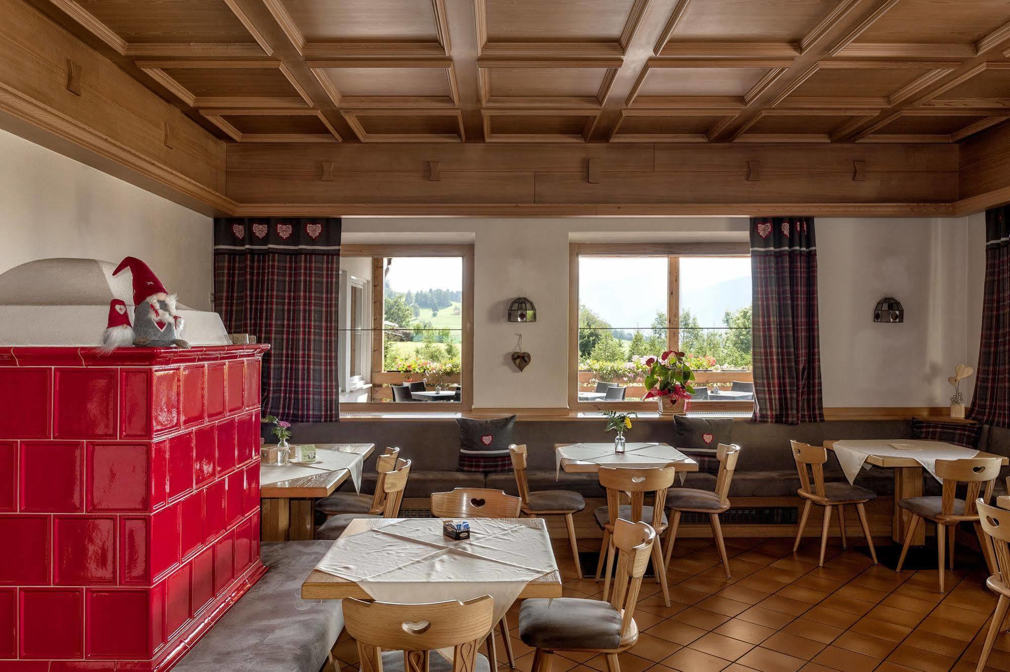Hotel Alla Rocca Varena Eksteriør billede