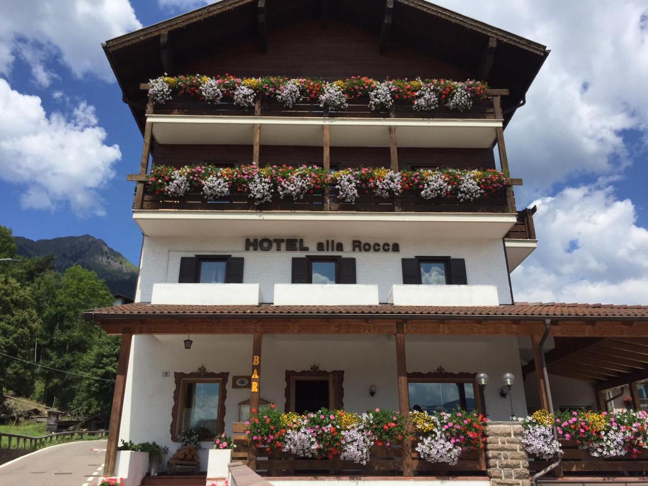 Hotel Alla Rocca Varena Eksteriør billede